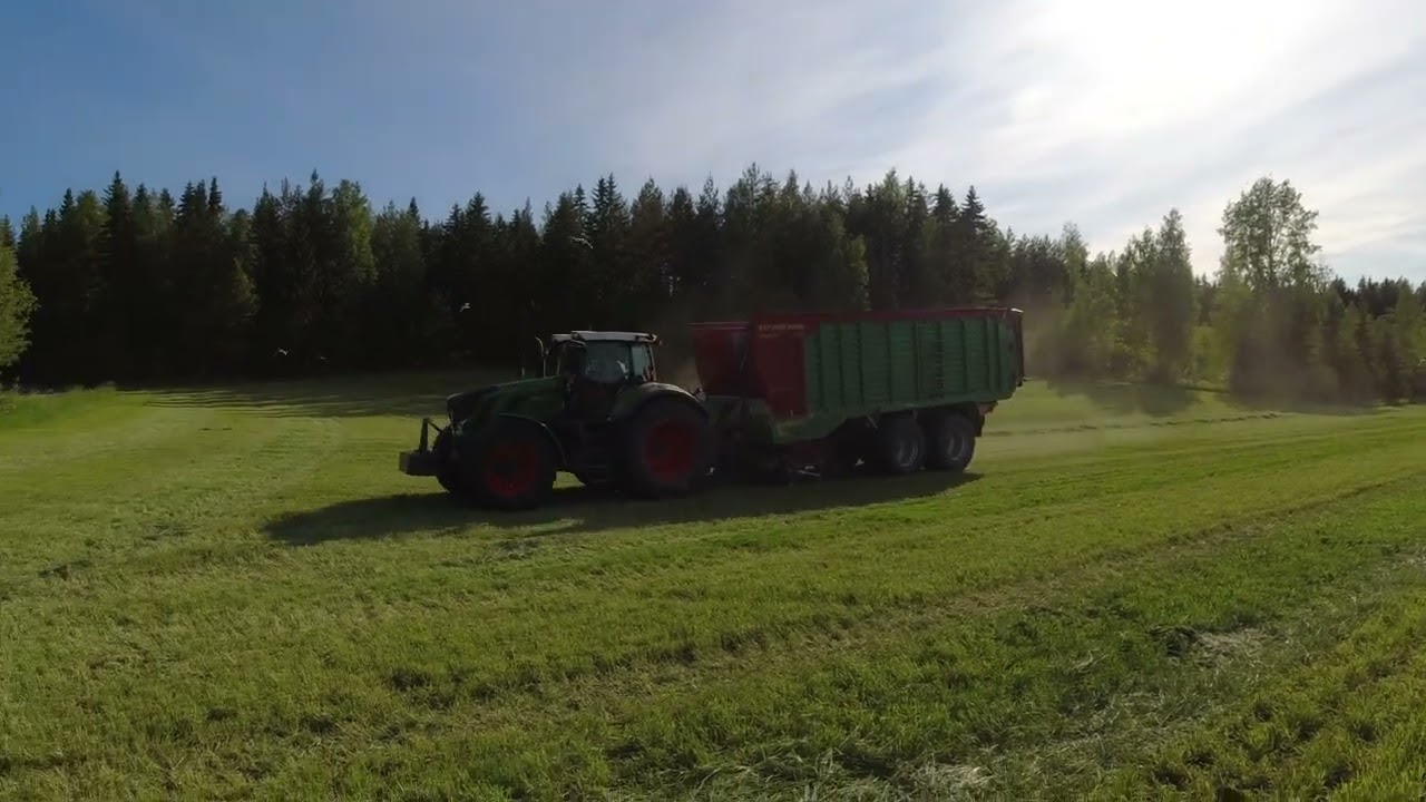 Collecting silage. Rehun keräys. Fendt 939 Vario.