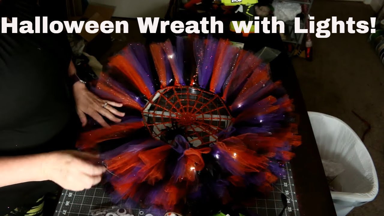 How to make a Halloween Wreath with tulle and spooky lights