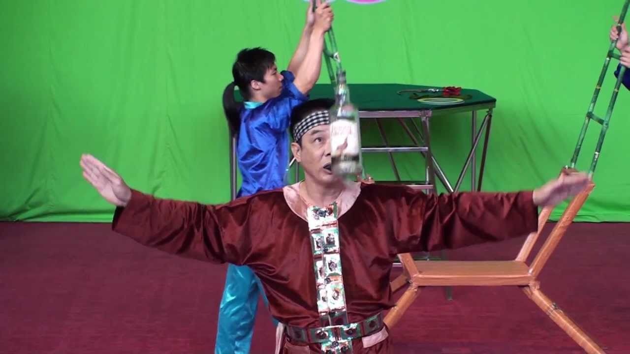 Vietnam Circus 2010 No.6 : Glass Balance