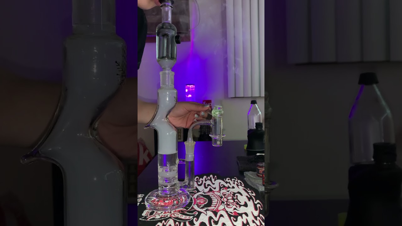 Trying out the freeze bong I just got 🔥 🍯