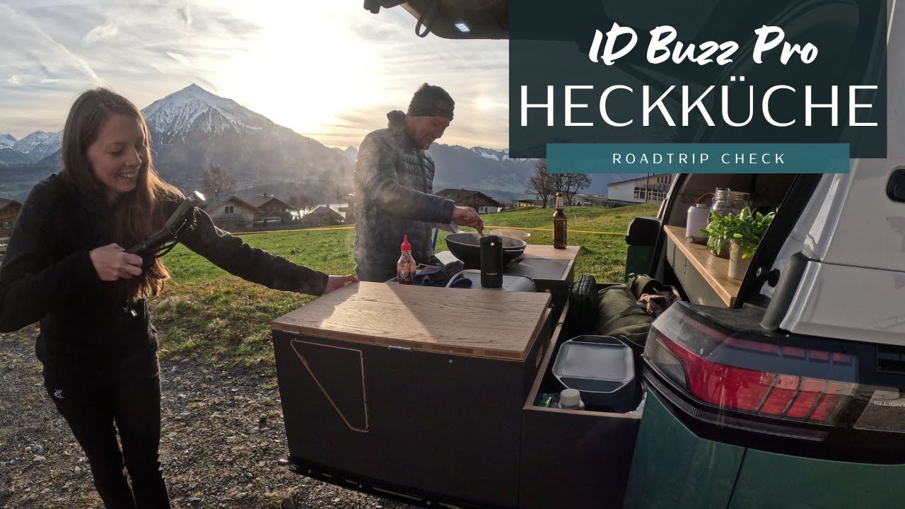 Heckküche im ID Buzz Campervan: Komfortabel kochen beim Roadtrip. E-Mobilität. Vanlife. Camping.