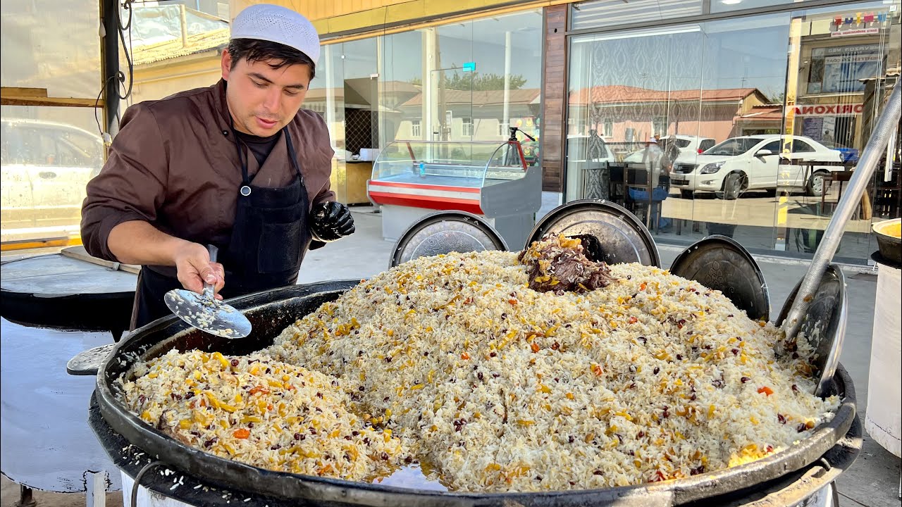 Popular Uzbek pilaf in a big pot l Street food in Uzbekistan