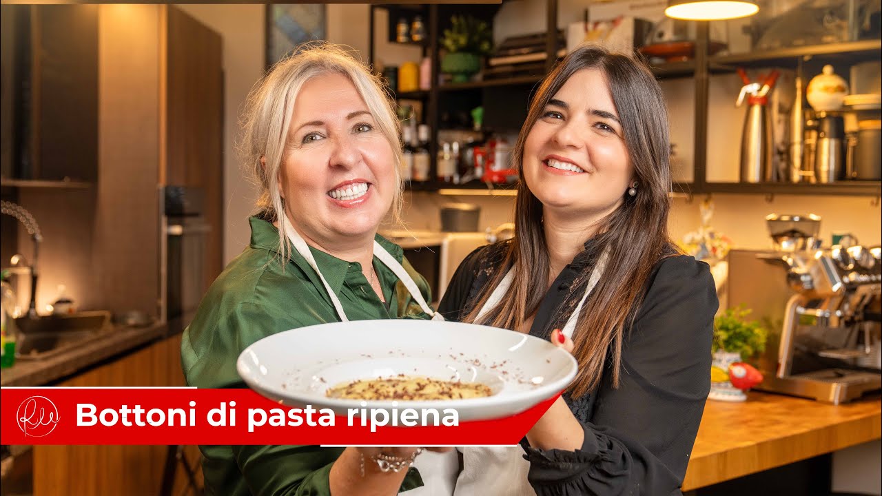 BOTTONI DI PASTA RIPIENI DI GORGONZOLA E PERE SU VELLUTATA DI TOPINAMBUR eCIOCCOLATO con Daiana Meli