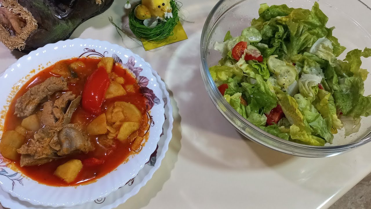Papricaș ca la Banat și salată de la Bunica