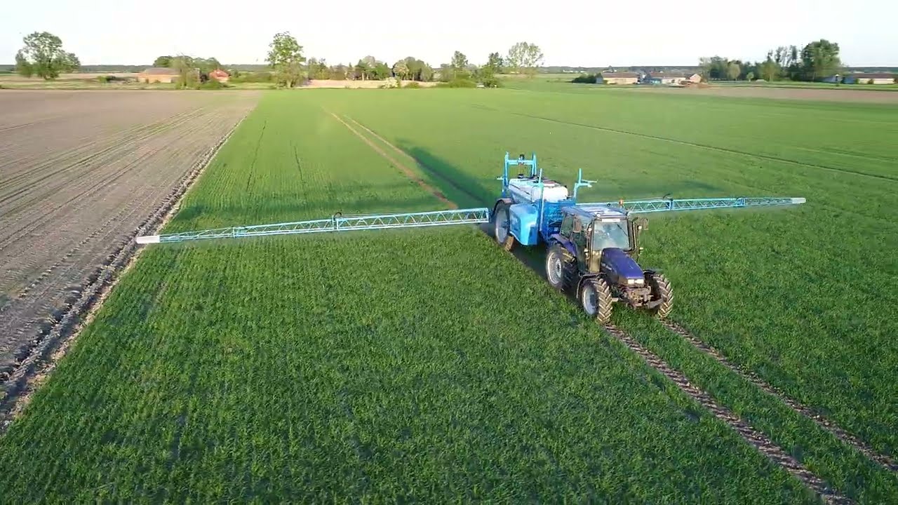 NewHolland TL100 with Agrio 3327 Sprayer
