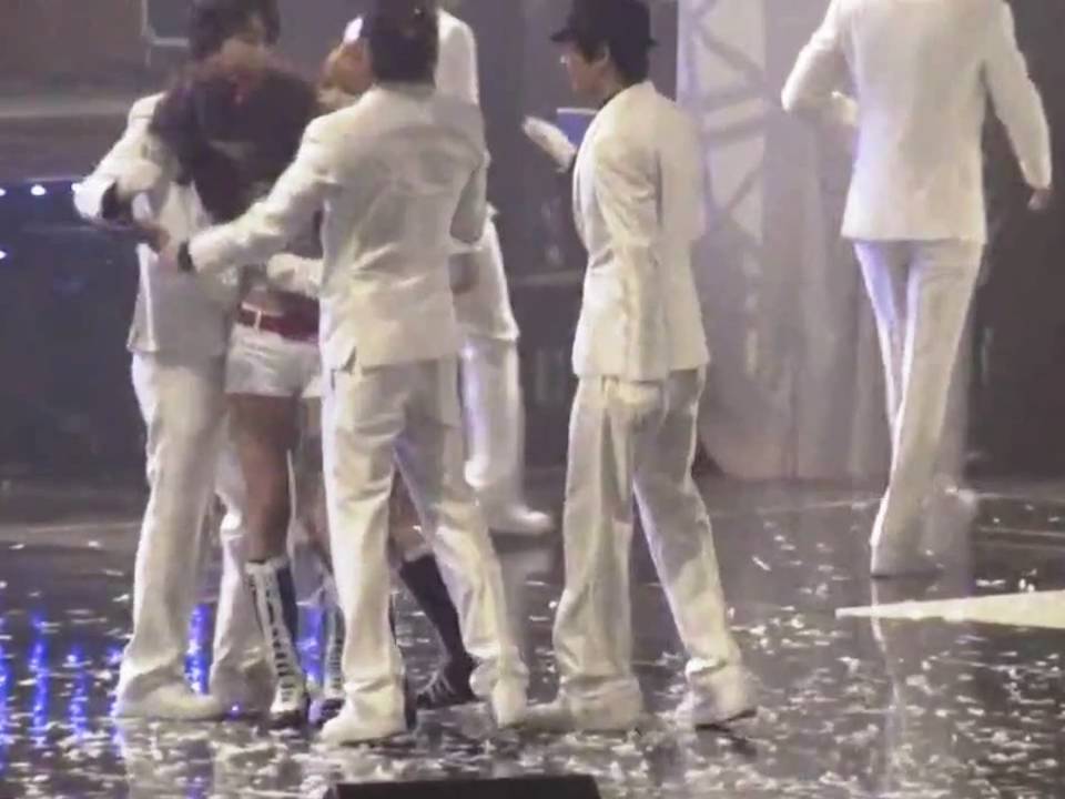 YoonHae Moment #9 - Seoul Music Awards Part 2