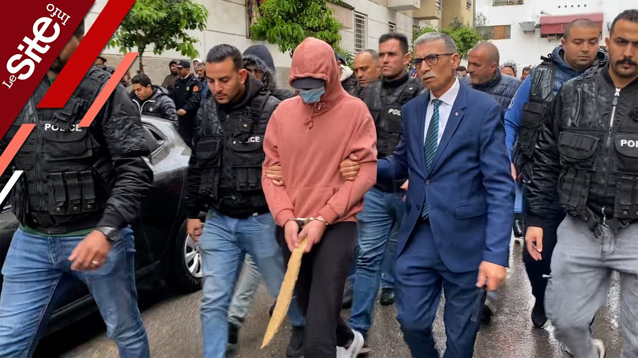 المتهم يذرف الدموع.. الأمن يعيد تمثيل جريمة إحداث فوضى بحي شعبي وإلحاق خسائر مادية بسيارة للشرطة