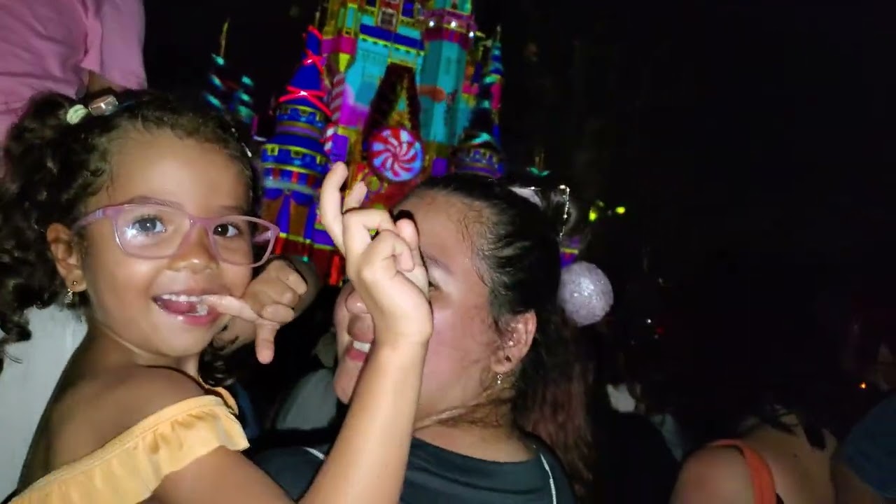 Isabella en el show final de Magic kingdom de Disney