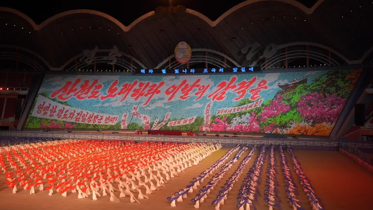 【朝鲜世界2】12集：朝鲜10万人的表演，背景墙就有5万人，场面震撼