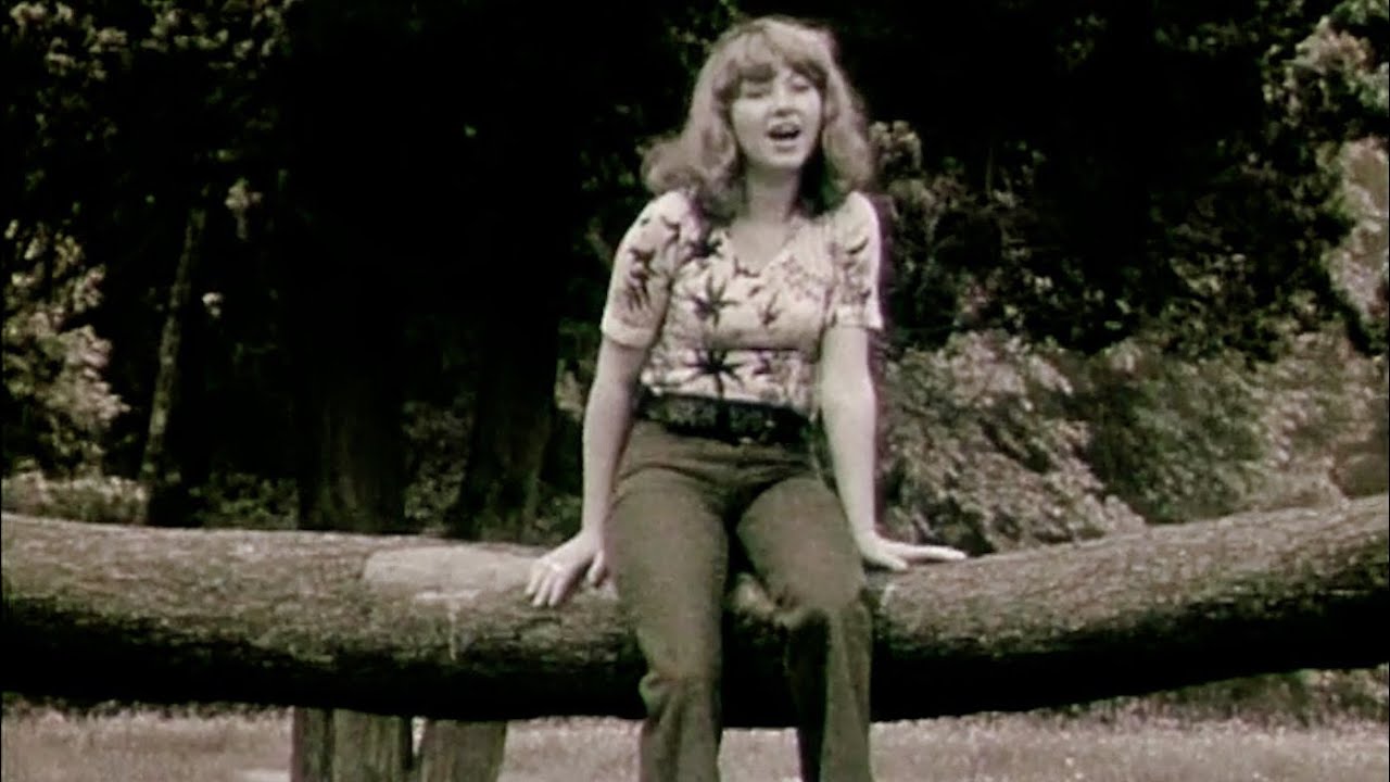 Věra Špinarová - Raketou na Mars (Flying Through the Air) (klip) (1975)