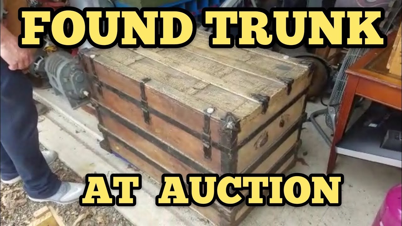 FOUND A TRUNK I Bought Abandoned Storage Unit Locker / Opening Mystery Boxes Storage Wars Auction