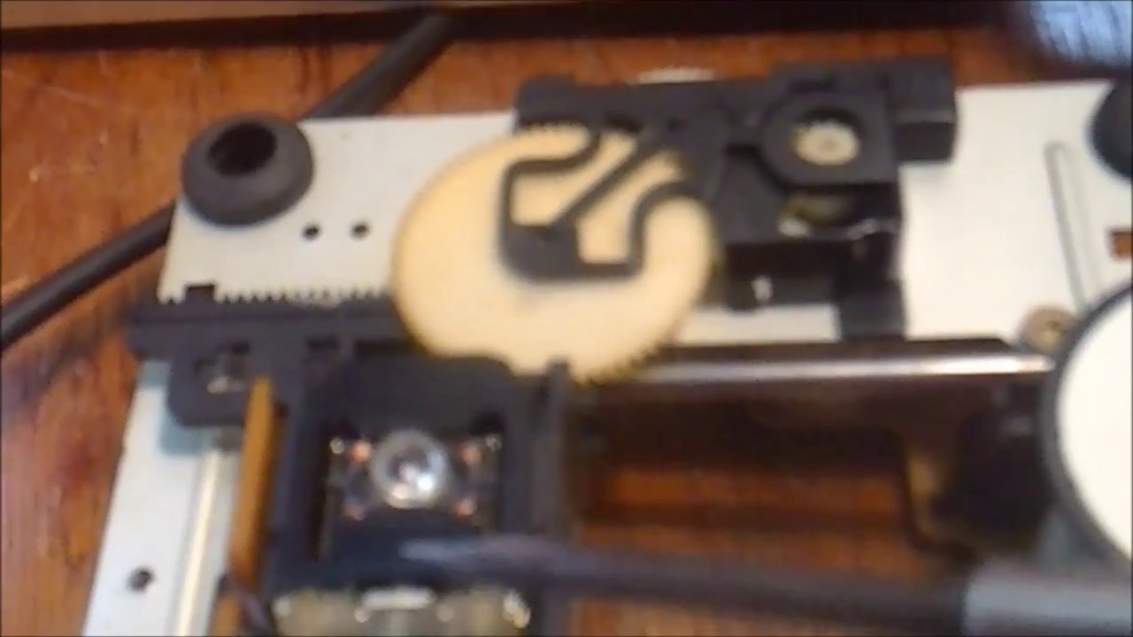 Sanyo minisytem,and how not to clean a lense in a CD/DVD device.