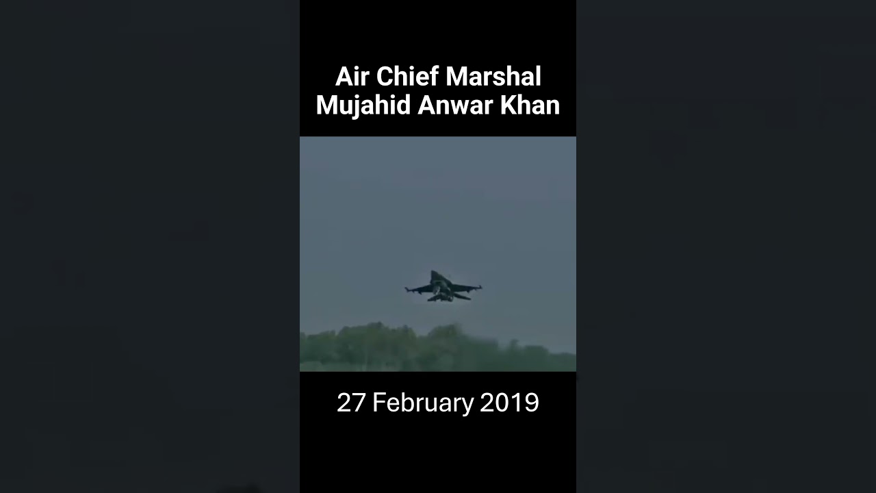 Air Chief Marshal Mujahid Anwar Khan performs Vertical Roll on F-16