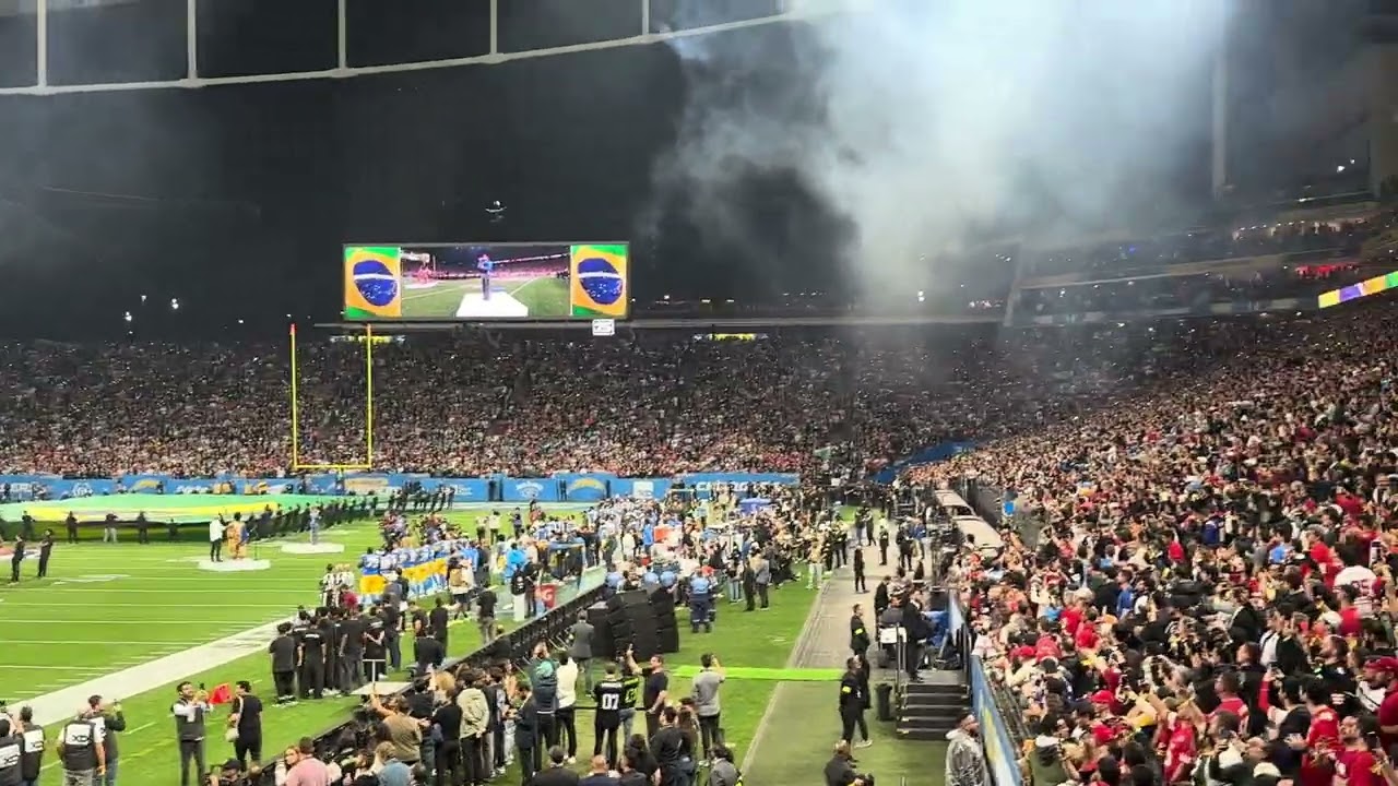 EMOCIONANTE Hino Nacional Brasileiro por Ana Castela no São Paulo Game NFL 2025