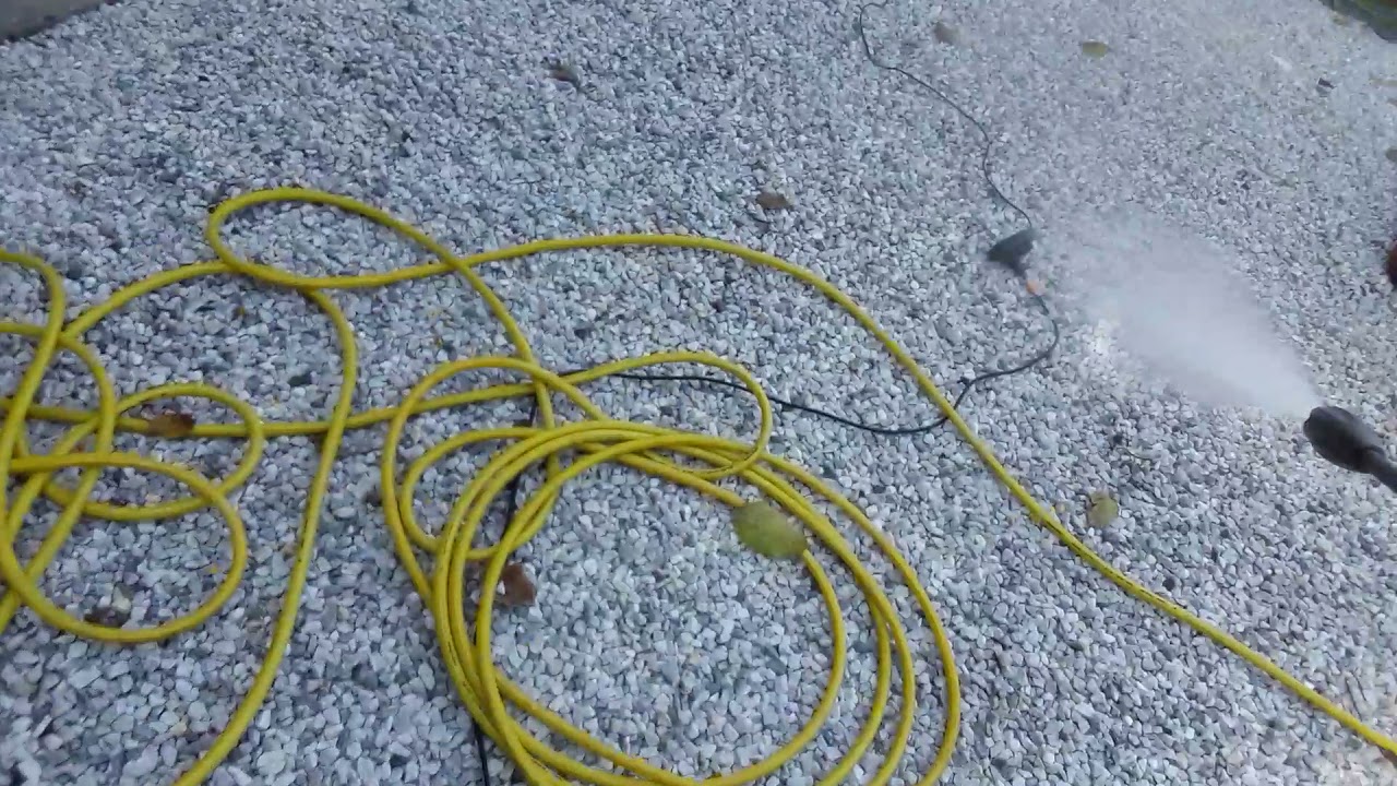 Maneira fácil de varrer  folhas e ao mesmo tempo  estar lavando  sua brita  ou calçada!!!😃🎣
