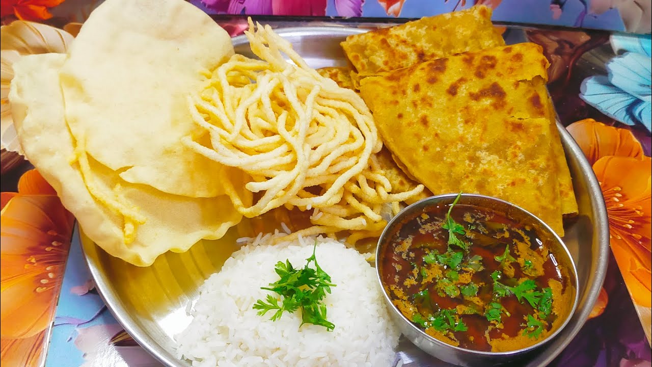 घरगुती गोड पुरणपोळी आणि झणझणीत आमटी | पारंपरिक मराठी रेसिपी 😋