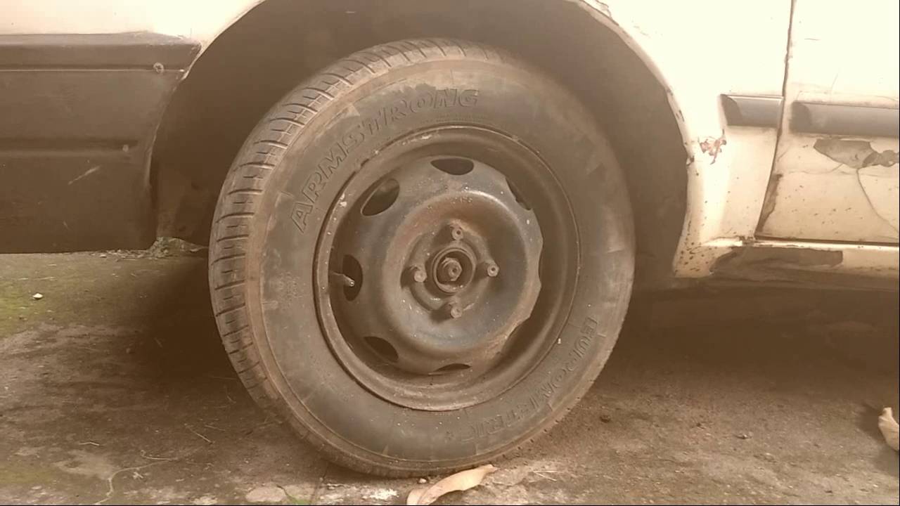 Saveiro 1984 em sua espera para a restaura&ccedil;ao