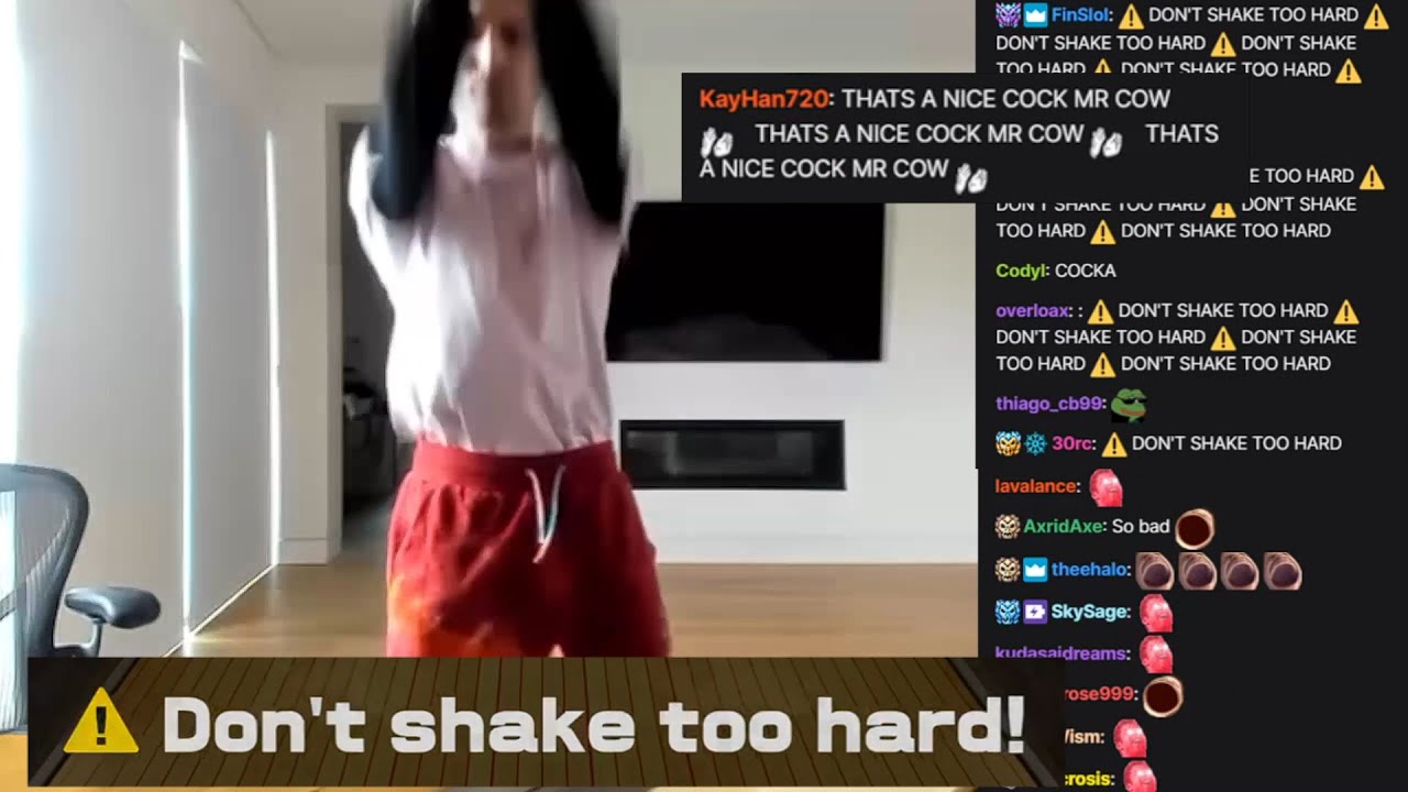 xQc keep getting 'DON'T SHAKE IT TOO HARD' alert from Chat after discover new Nintendo-Bowling move