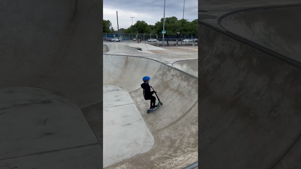 Pasando de bowl a bowl! Transfer conseguido💪🛴 #scooter #skatepark #nkd #shorts