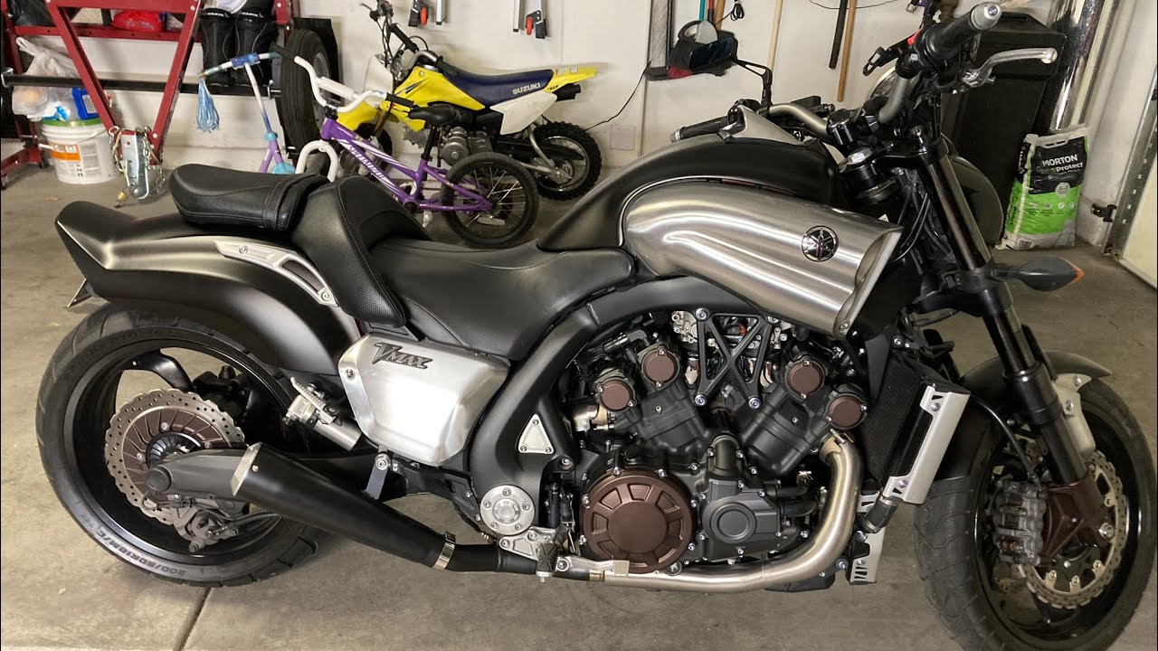 2017 Vmax 1700 Mods. Voodoo exhaust 4/2, MAB, ECU by Tim Nash. Bike sounds and ride like a beast!!!