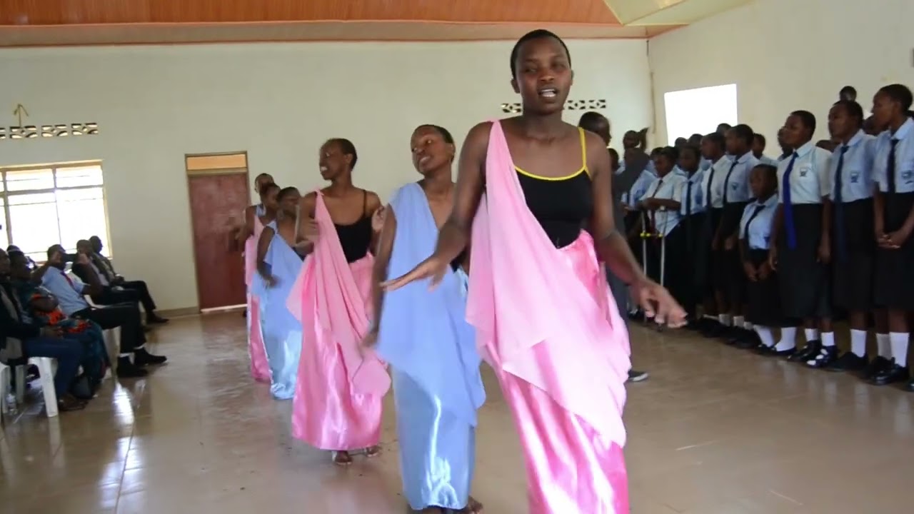 CHORALE SAINT CHARLES LUANGA YA GS GATAGARA MU NDIRIMBO NYIRATUNGA