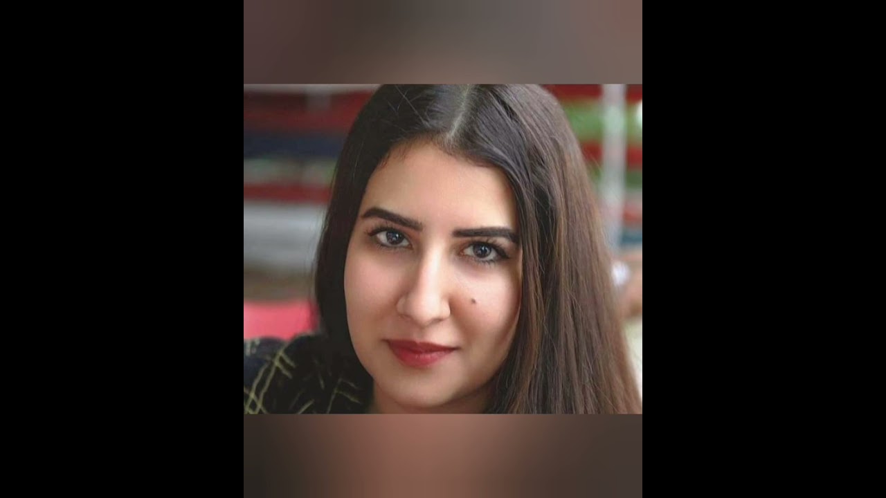 most beautiful news anchor Absa komal