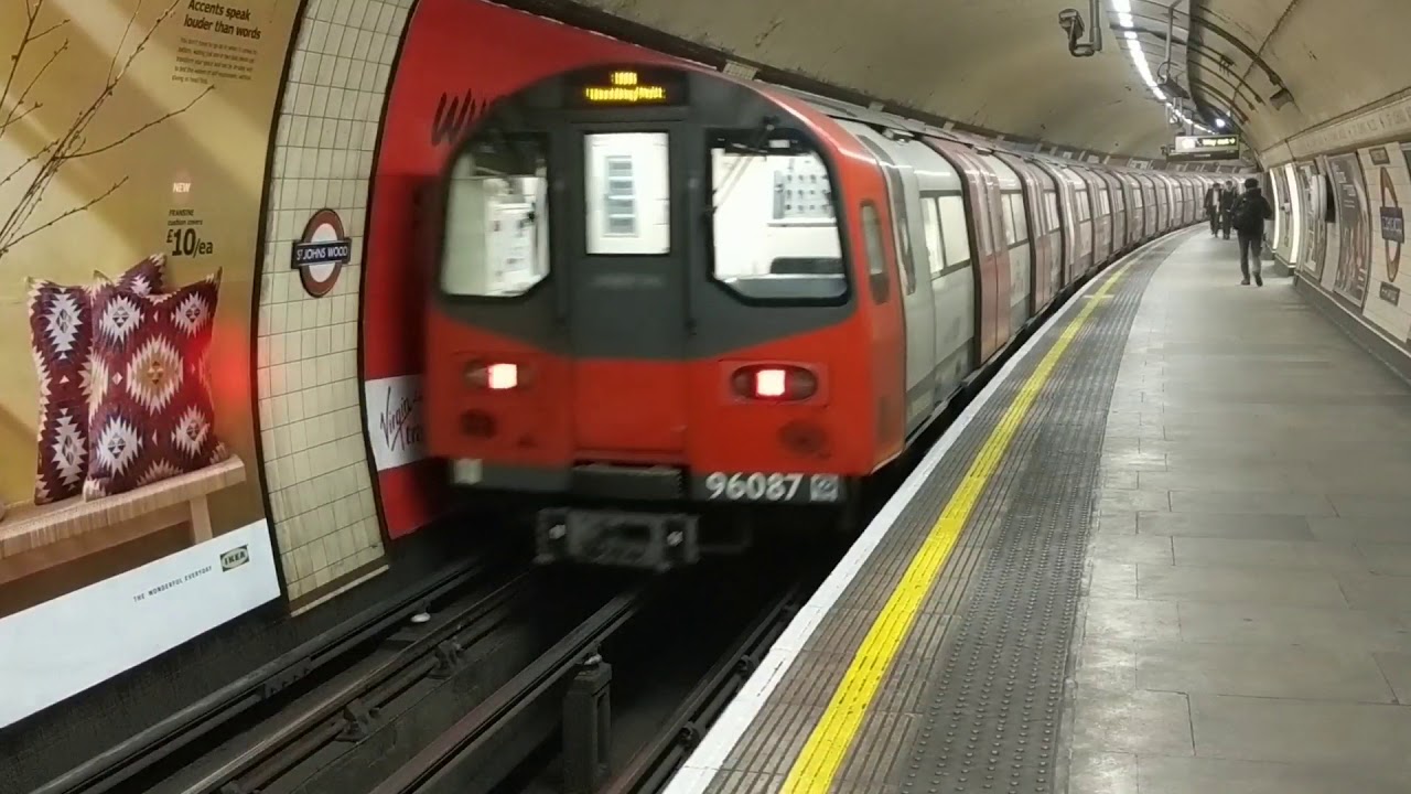 St Johns Wood Station, Jubilee Line.  London Transport, underground tube trains going north