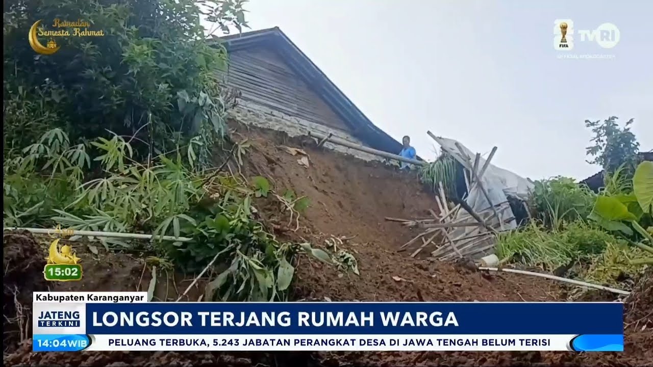 Longsor Terjang Rumah Warga