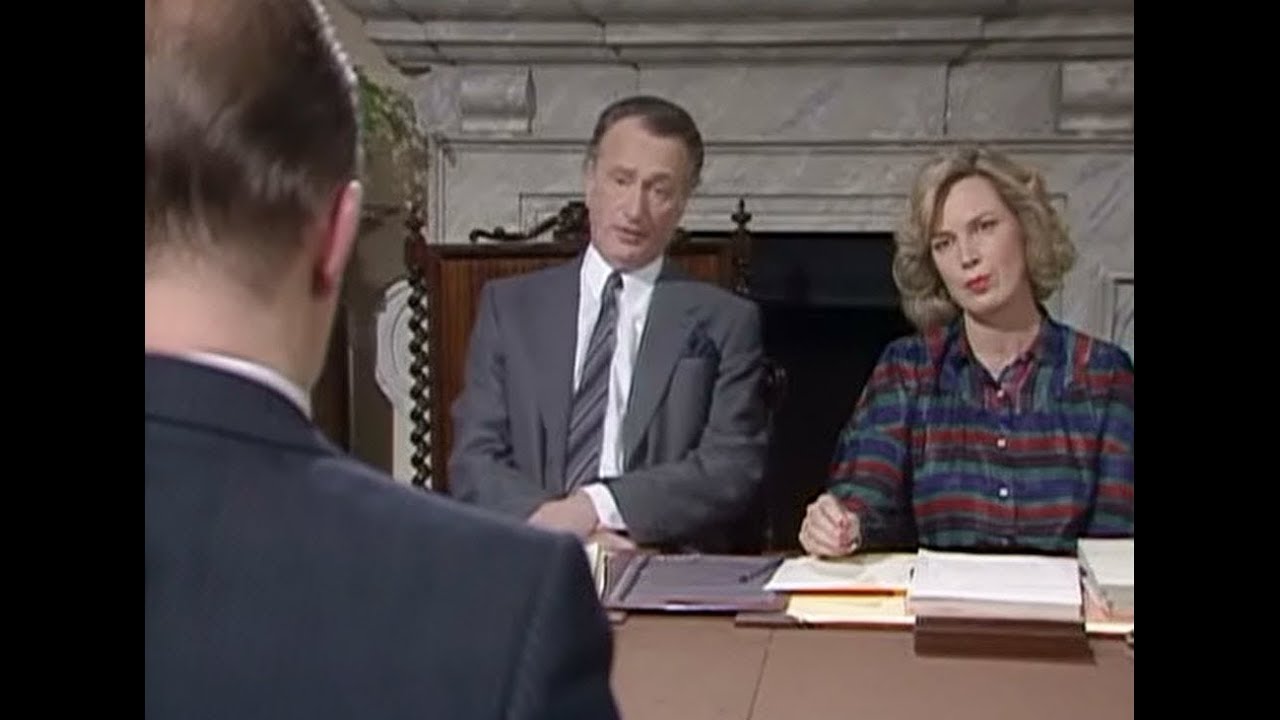 That's why PM needs to have a political advisor independent from Civil Servants | Yes Prime Minister