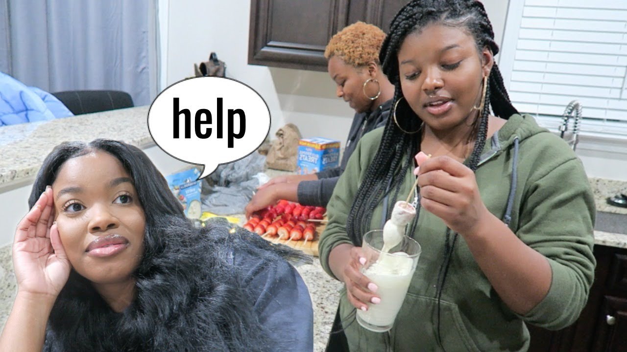 trying to make chocolate covered strawberries with my sisters!! *bad idea* | Vlogmas Day 17