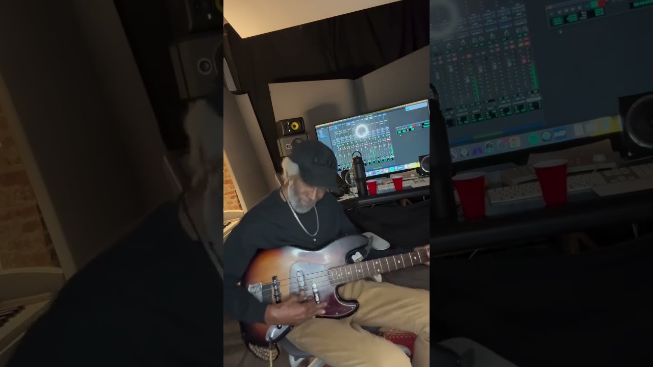 James Brown's Bassist has STILL GOT IT 🔥 #FredThomas #FunkBass #Groove