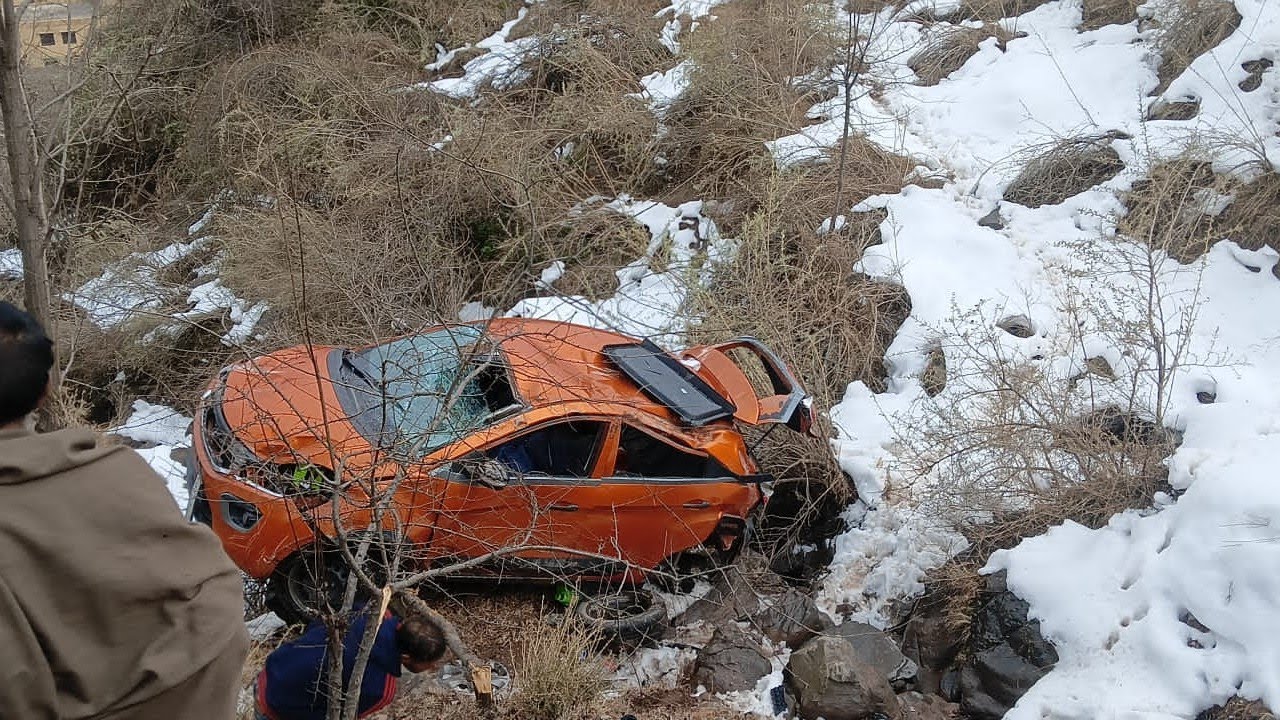 पुंछ के मंडी के दूरदराज़ इलाके में सड़क हादसा, दो लोगों की मौत।