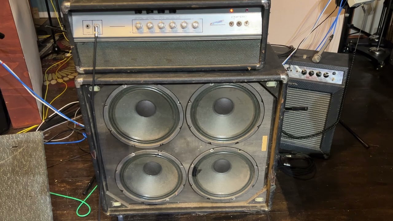 Ampeg V4 with Les Paul