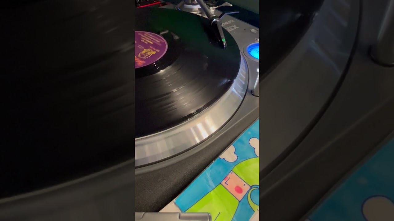 DeeLite GrooveIsInTheHeart