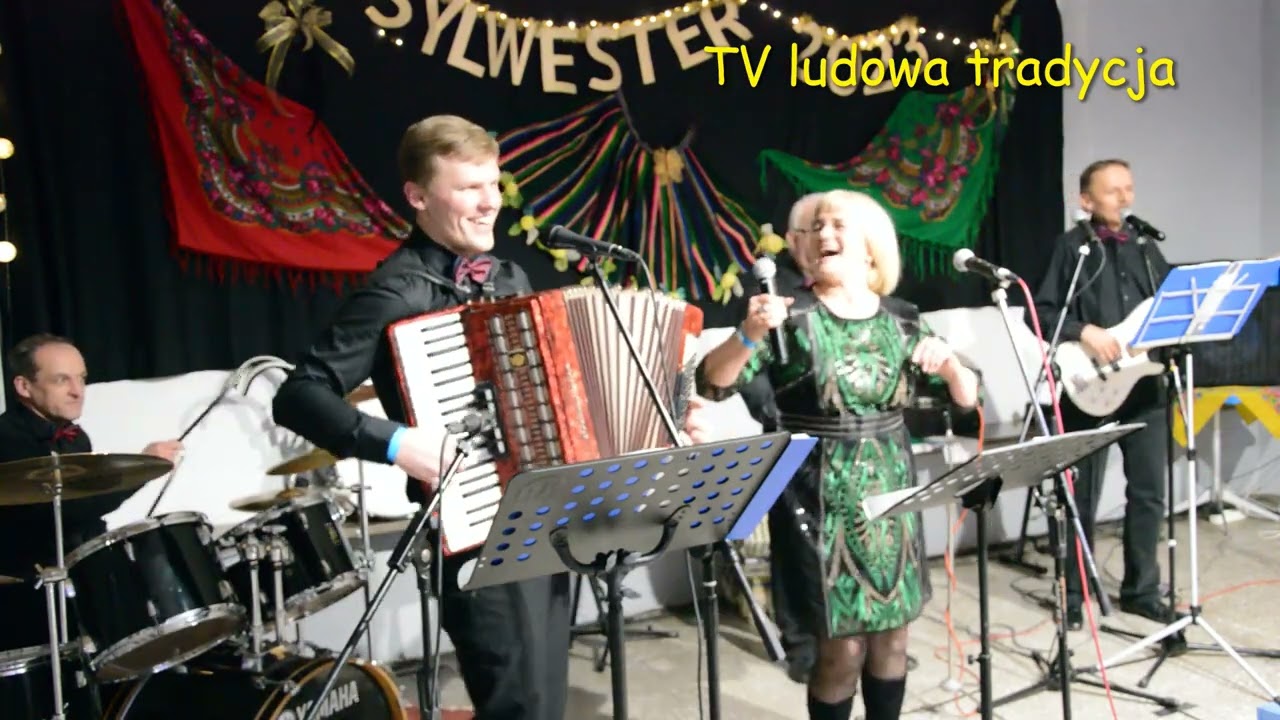 POWITANIE GOŚCI przez Kapelę Stąporkowską po występie Zespołu Ludowego 