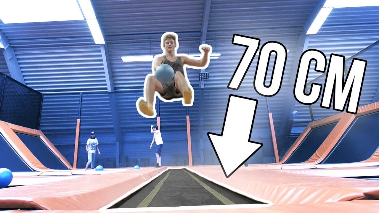 FLIPS OP DE SMALSTE TRAMPOLINE OOIT? | Boazvb