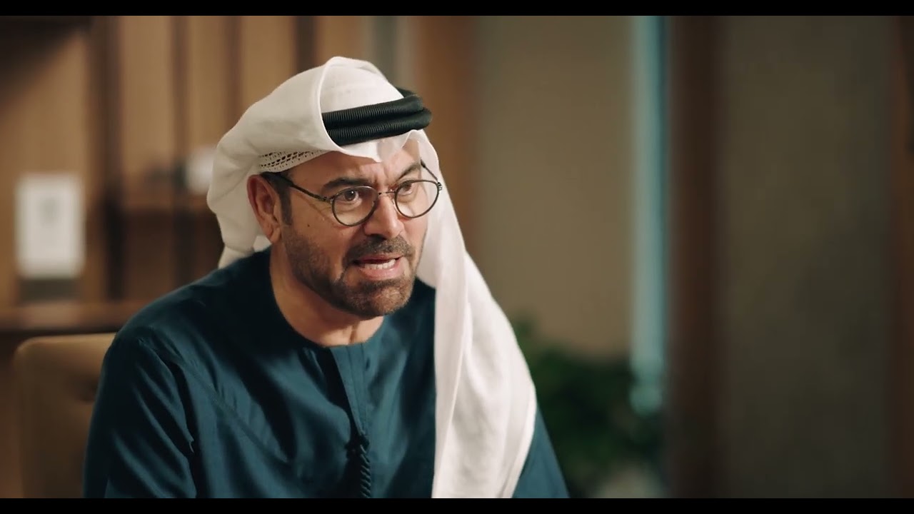 محمد بن راشد يهنئ البروفيسور شربل داغر لفوزه بجائزة (نوابغ العرب) عن فئة الأدب والفنون