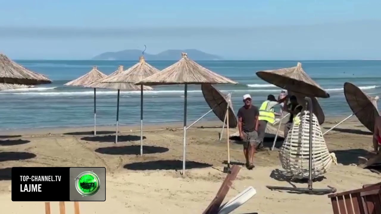 Top Channel/ Vlor&euml;, Policia aksion n&euml; Lungomare, hiqen &ccedil;adra dhe shezllone