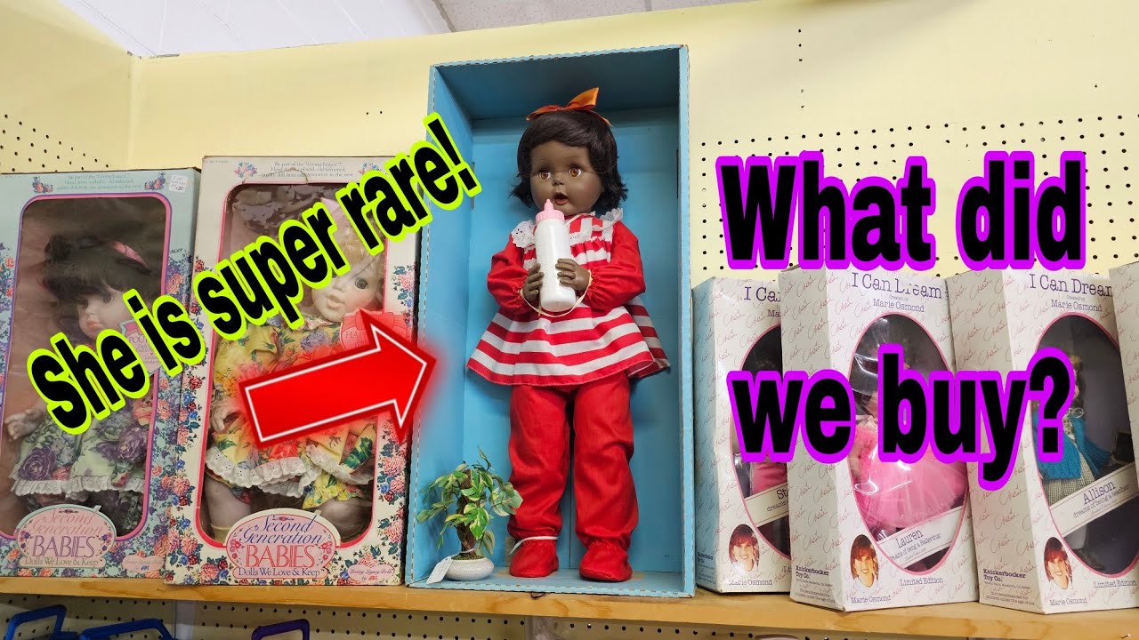 Let's go thrifting at the BIGGEST thrift store I have ever seen! So many AWESOME vintage DOLLS!! 😱🤯