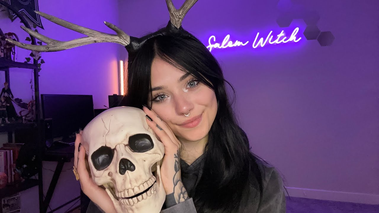 COZY HALLOWEEN TRIGGERS 🎃 🍂 TAPPING, TRACING, AND WHISPERING! (ASMR)