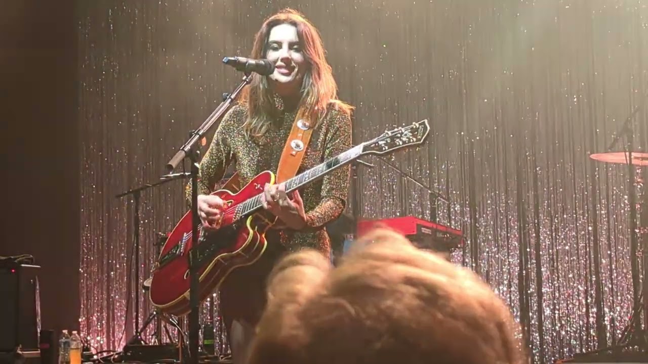 Wolf Alice - Bros @ Vic Theater Chicago 09 26 25 
