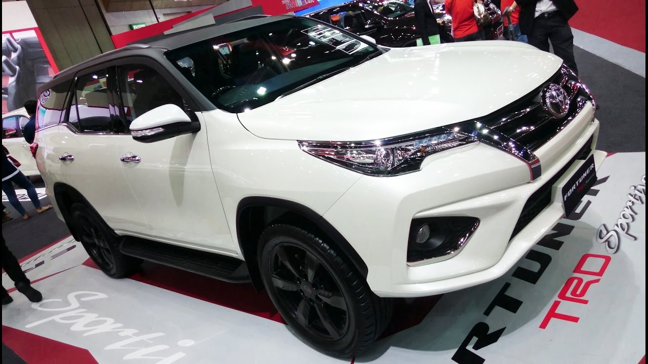 พาชม 2017 Toyota Fortuner 2.8 TRD Sportivo Black Top 4WD ภายนอก ภายใน