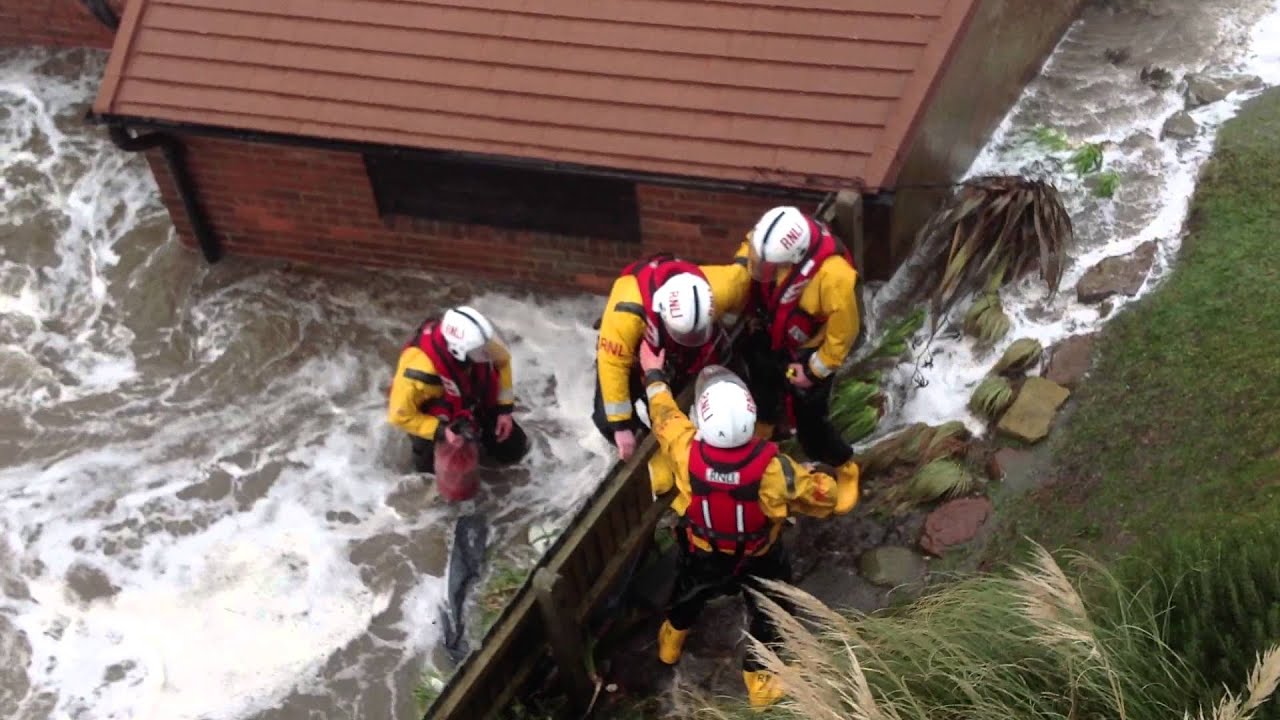 West Kirby Storm Surge, 5th December 3012, RNLI to the rescue.