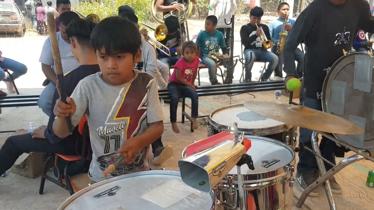 Toda la gente se emocion&oacute; al verlo tocar EL SON AZOYUTECO 🥁 👶 INCRE&Iacute;BLE NI&Ntilde;O TAROLERO DE OAXACA