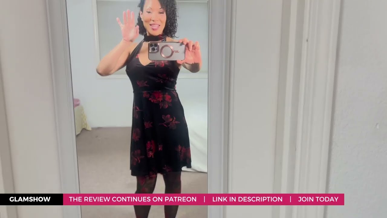 Kellie wears and reviews a pair of pantyhose with printed roses by MeMoi | GlamShow | PANTYHOSE