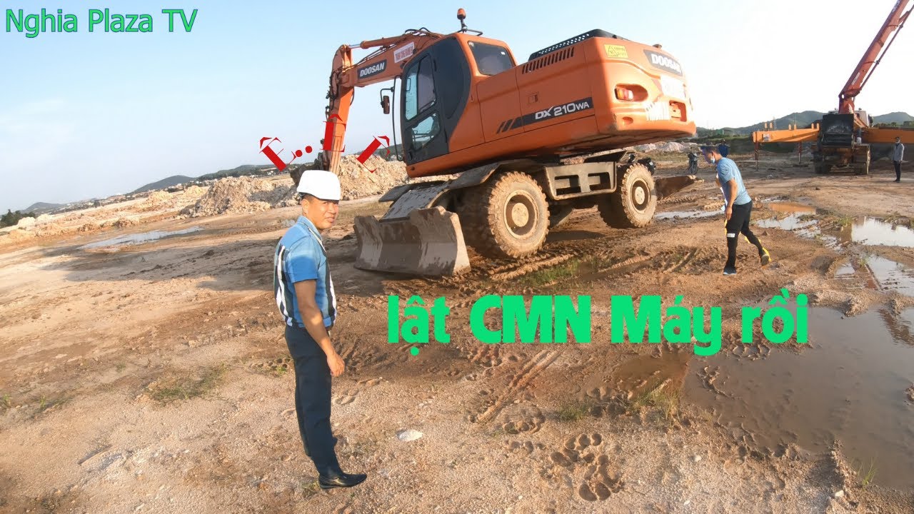 máy xúc cẩu bê tông thiếu kinh nghiệm tý lật máy xúc doosan 210WA , Nghia Plaza Tv