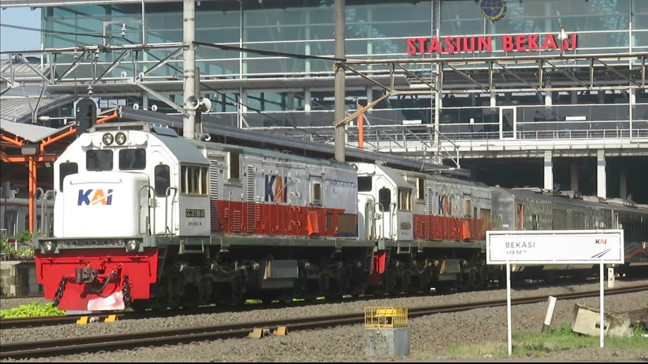 Aktifitas Kereta Api Pagi Hari Di Bangian Timur, Stasiun Bekasi
