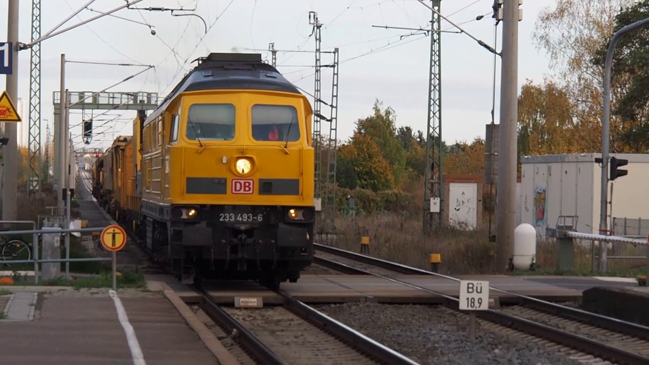 Züge, Trains, Treni (Sachsen) - Bahnhof und Bahnübergang Großlehna BR233 493