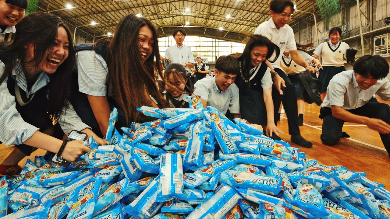 【衝撃】全校生徒1000人でガリガリ君食べる謎の学校行事に潜入