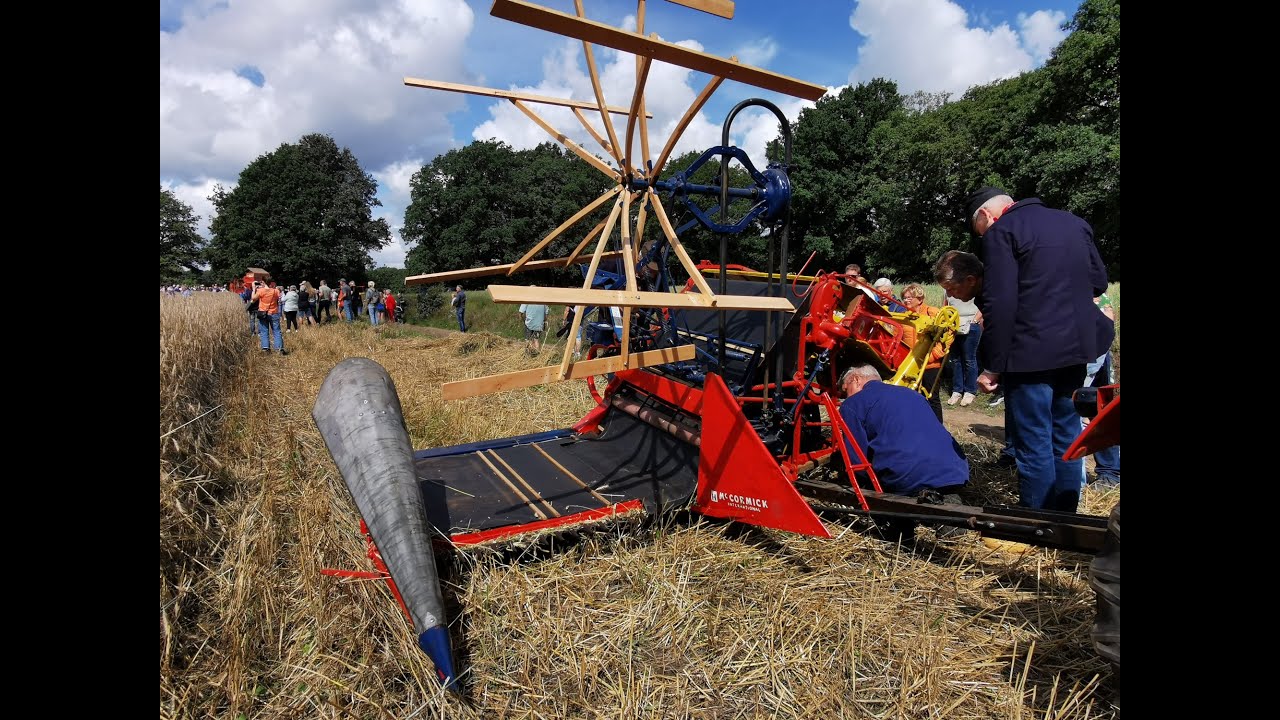 Maai- en bindmachine Openluchtmuseum Ootmarsum